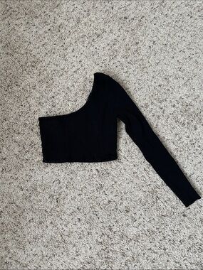 Asymmetrical One-Shoulder Black Ribbed Crop Top